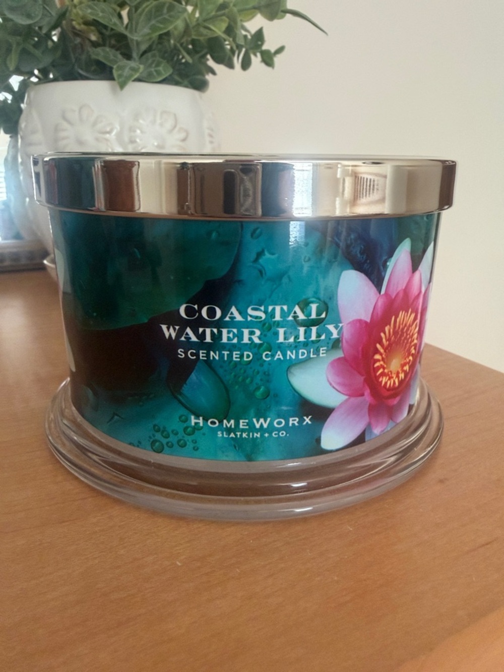 Homeworx 18 oz. Coastal Water Lily Scented Candle